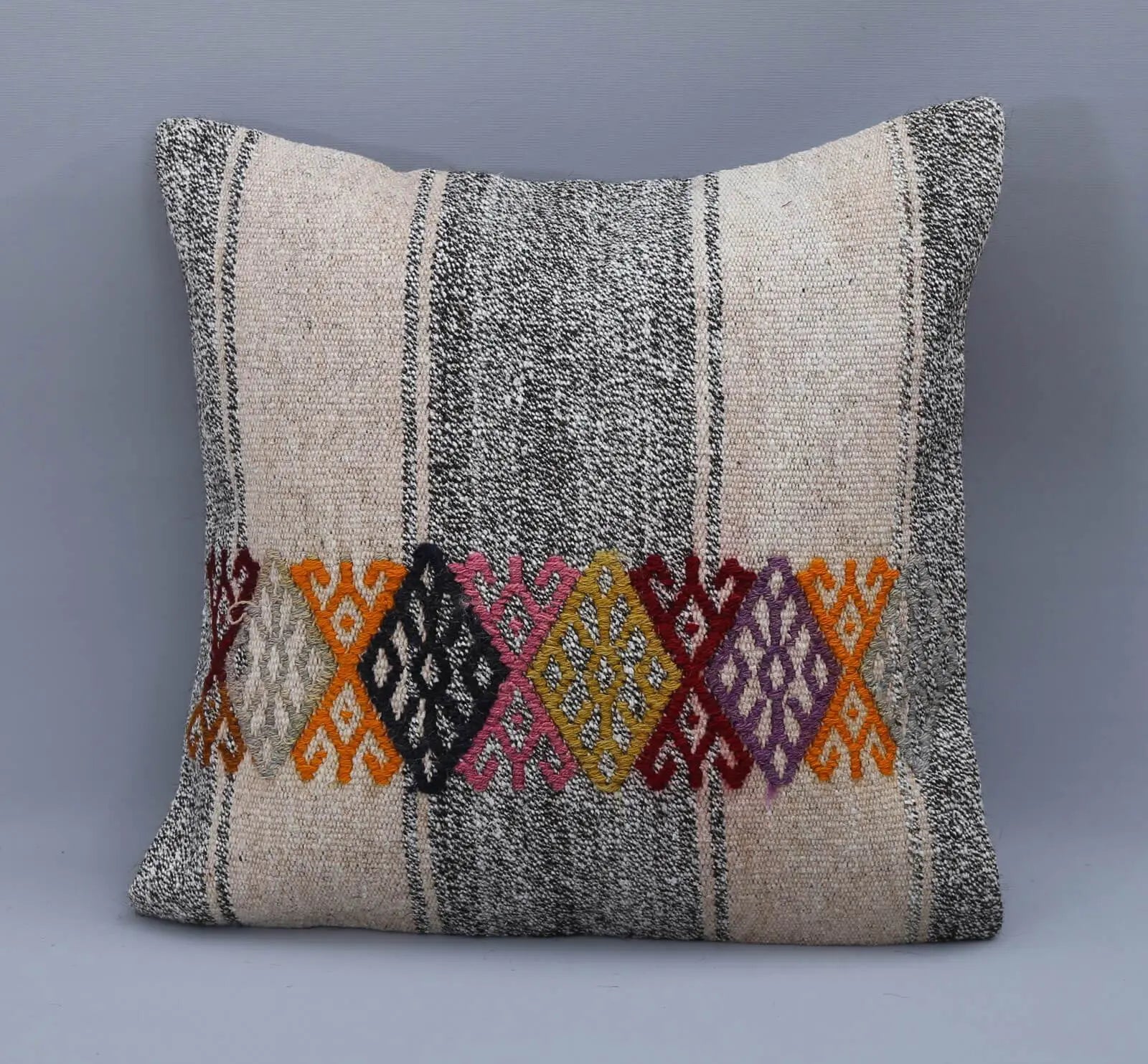 RC 27185 1 BEIGE PILLOWS 1